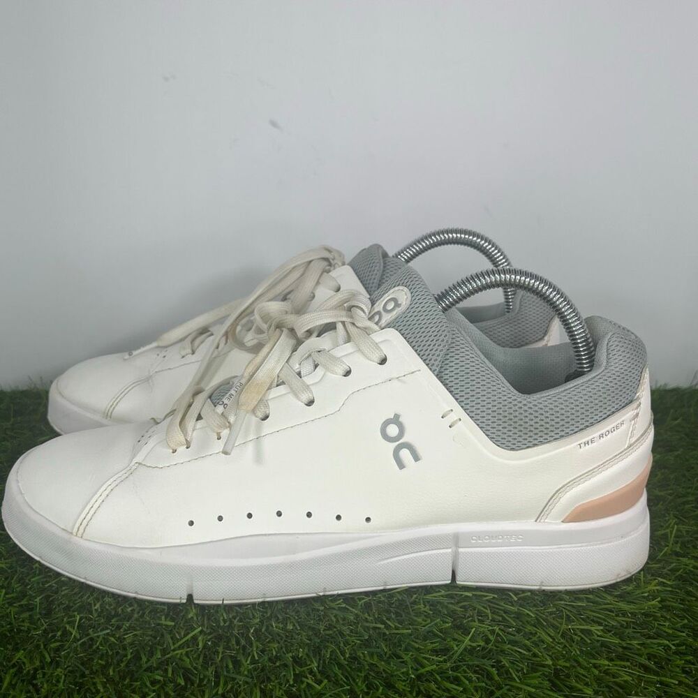On Cloud On The Roger Advantage Women’s Sz 10.5 Walking|  Comfort Sneakers